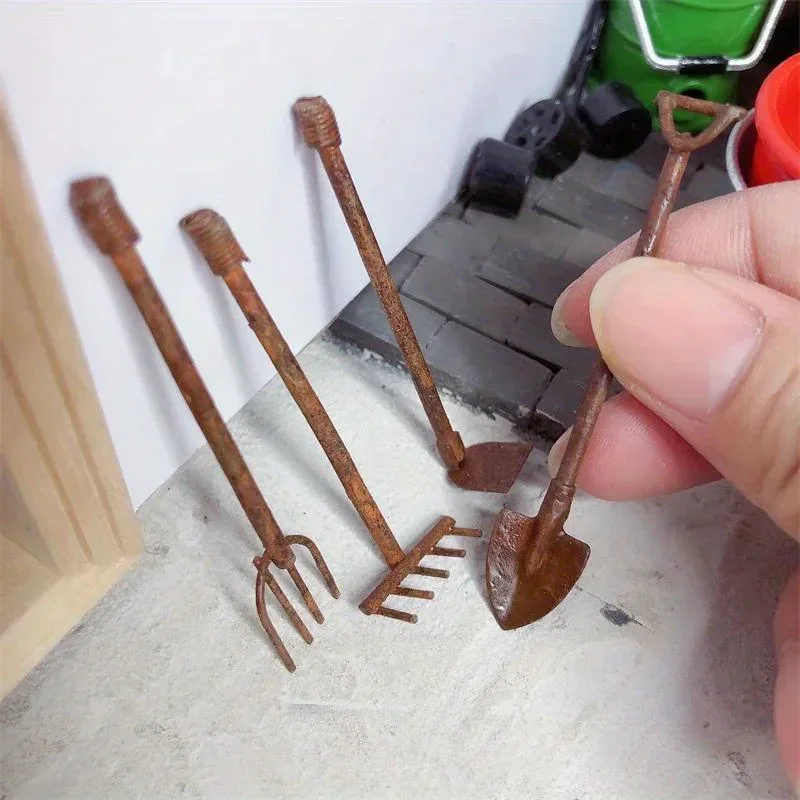 Gardening Tools Toys - ミニチュアガーデン装飾品、さびた金属工芸品、ガーデニング錆びたツールセット、ガーデンアクセサリー、パックあたり4個